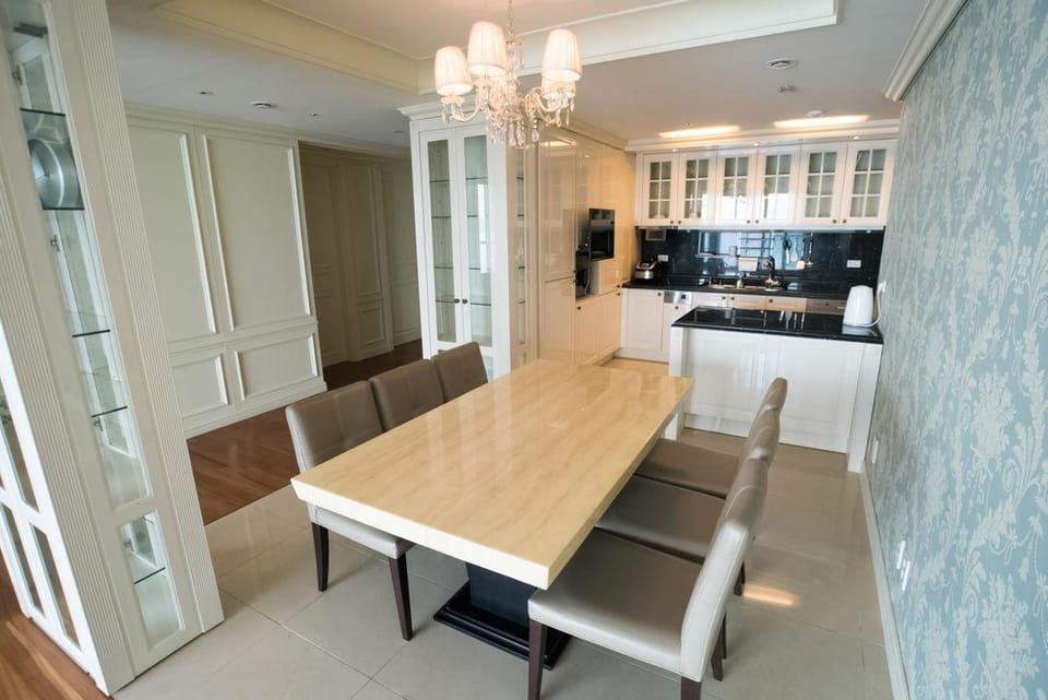 Haeundae Beach Front Hotel/Clean Hotel/Netflix/New Apartment in Busan