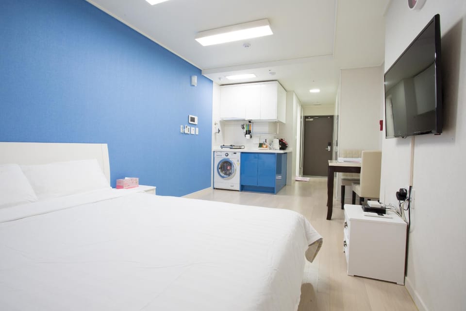 Welcome  Haeundae Beach Front Room / Garbage Store Apartment in Busan