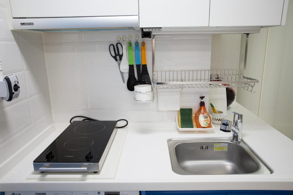 Welcome  Haeundae Beach Front Room / Garbage Store Apartment in Busan