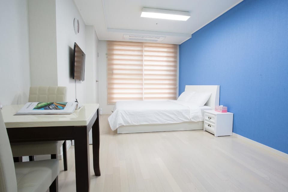 Welcome  Haeundae Beach Front Room / Garbage Store Apartment in Busan