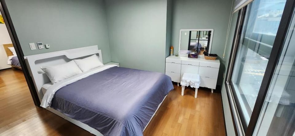 Haeundae  Ocean View / Netfilx / Beach  Room(2/3) Apartment in Busan
