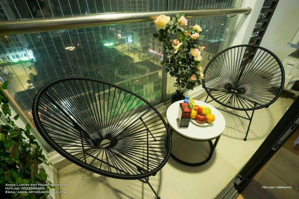 Annie Art House Cozy 3BR Ha Long -Sea View -Center Apartment in Laos