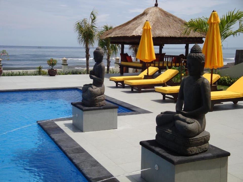 Villa Pelangi Bali direct aan zee gelegen  Vacation rental in Bali