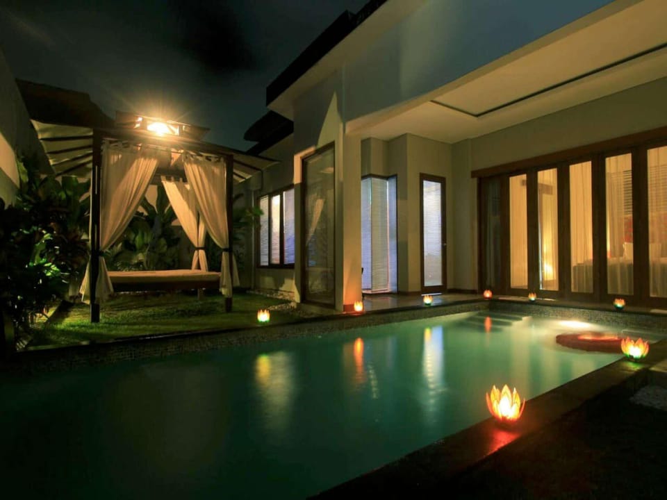 ROMANTIC & HUGE 1BR PRIVATE POOL VILLA AT SEMINYAK Vacation rental in North Kuta