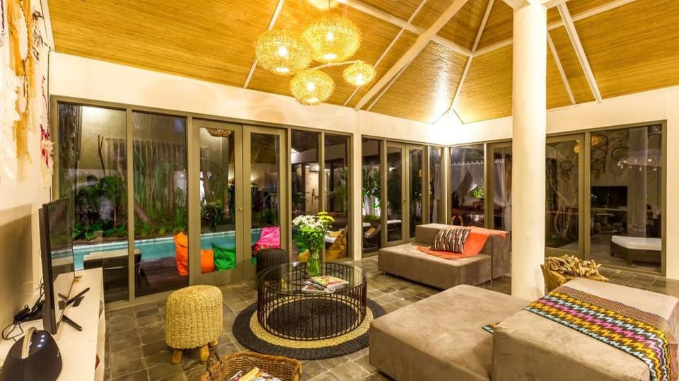 LUXURY Villa Kudeta BEACH (400m),HEART OF SEMINYAK Villa in Kuta