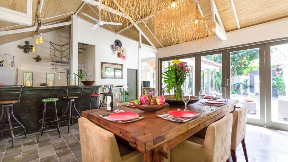 LUXURY Villa Kudeta BEACH (400m),HEART OF SEMINYAK Villa in Kuta