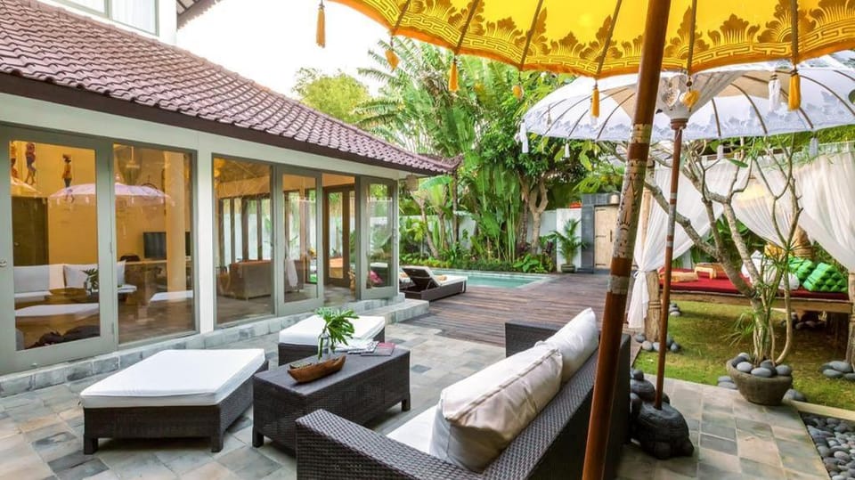 LUXURY Villa Kudeta BEACH (400m),HEART OF SEMINYAK Villa in Kuta