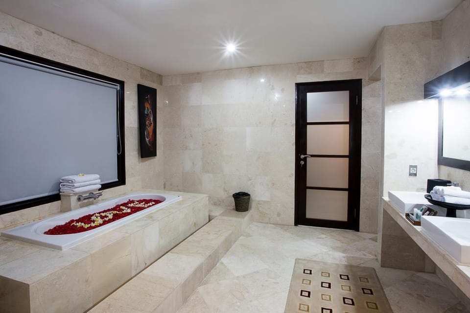 Luxury Family Villa with 4BR Seminyak Villa in North Kuta