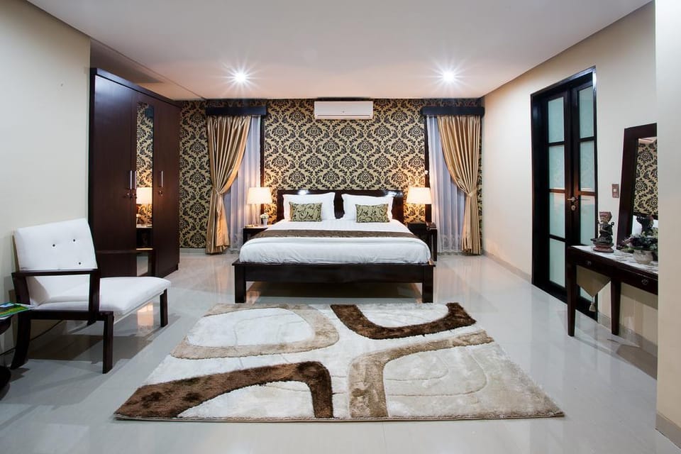 Luxury Family Villa with 4BR Seminyak Villa in North Kuta