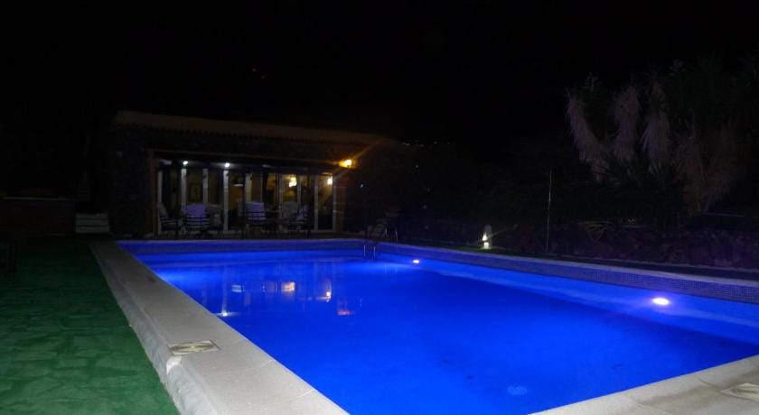 Finca Toredo Large Heated Pool,Hot Tub,Bar/Games Room,Gym,Cave, Free WiFi Villa in Abona