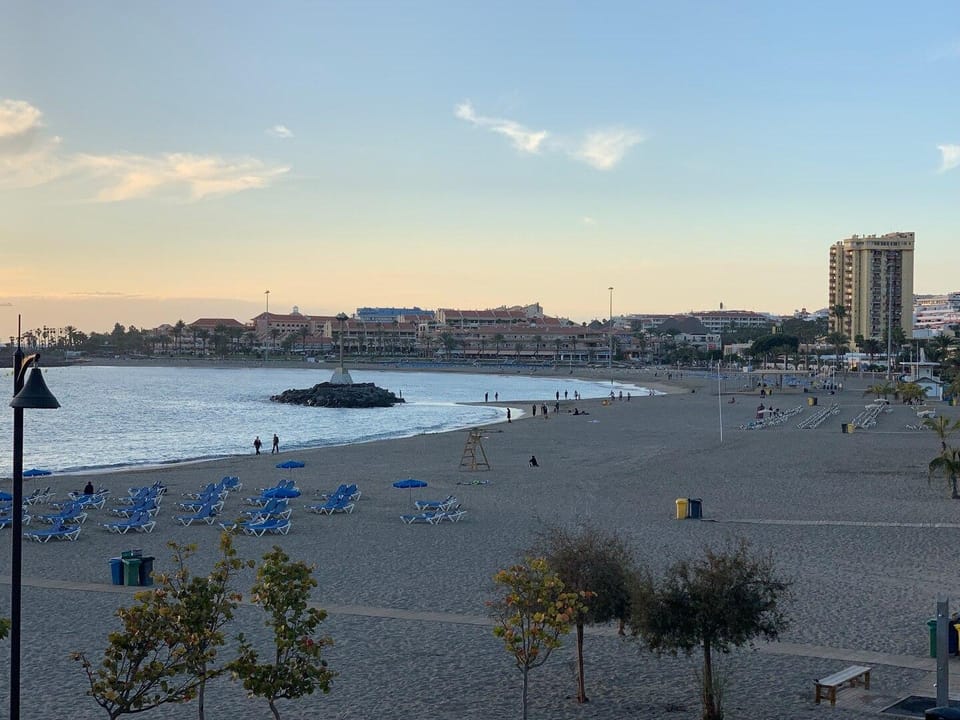On the Las Vistas Beach. A pie de  Playa. Apartment in Playa de las Americas