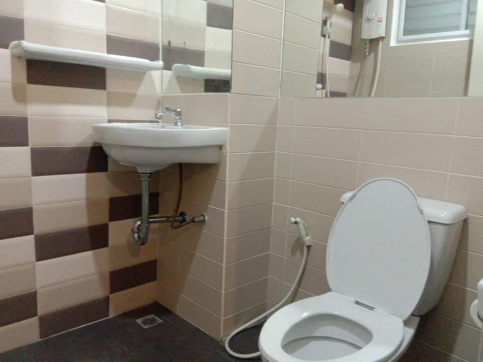 OPAL PLACE#11 @160M. from MRT PPL11, Free fastWIFI Apartment in Bangkok