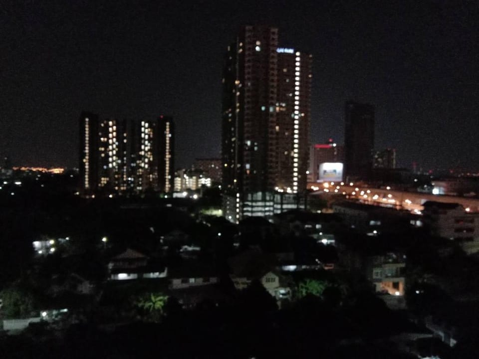 OPAL PLACE#11 @160M. from MRT PPL11, Free fastWIFI Apartment in Bangkok