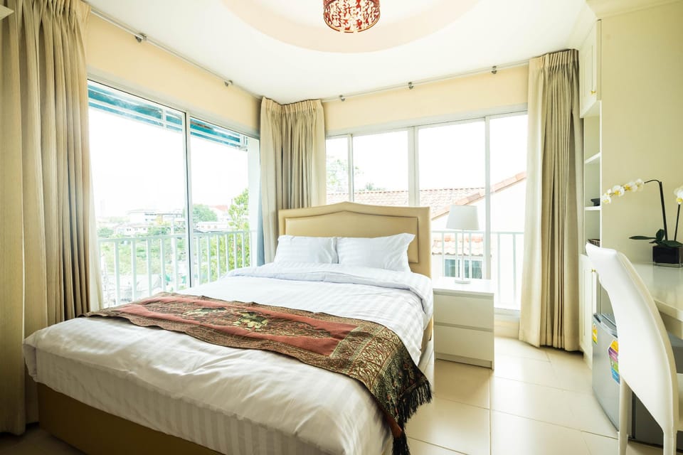 Baan Anodat (The River Side) Apartment in Bangkok