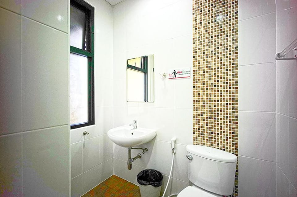 Superior Twin bed  by 26 bed and coffee Apartment in Chon Buri Changwat