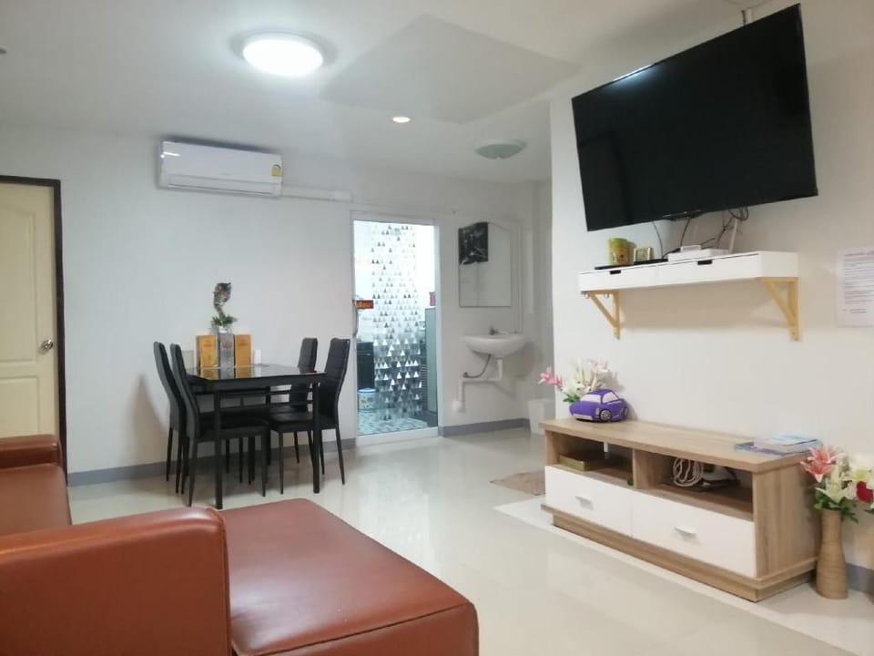 NB Bangsaen house @ Khaolarm Road Vacation rental in Chon Buri Changwat