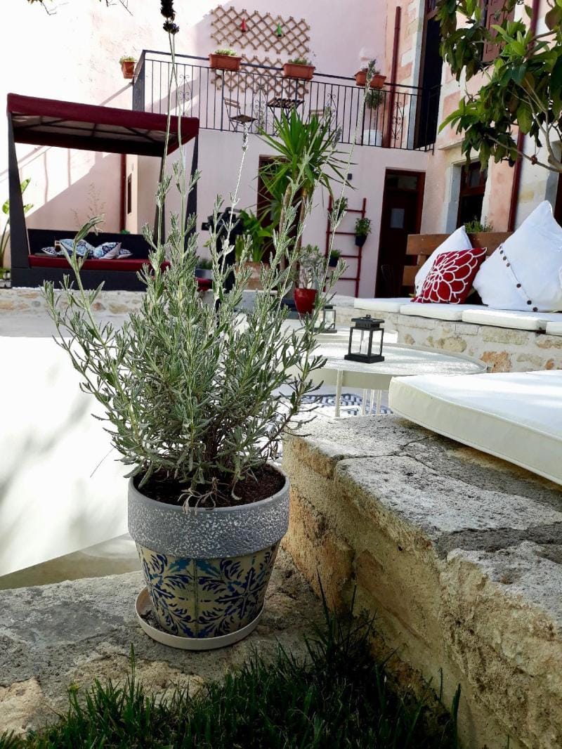 Exceptional villa with pool in the old town center Villa in Rethymno