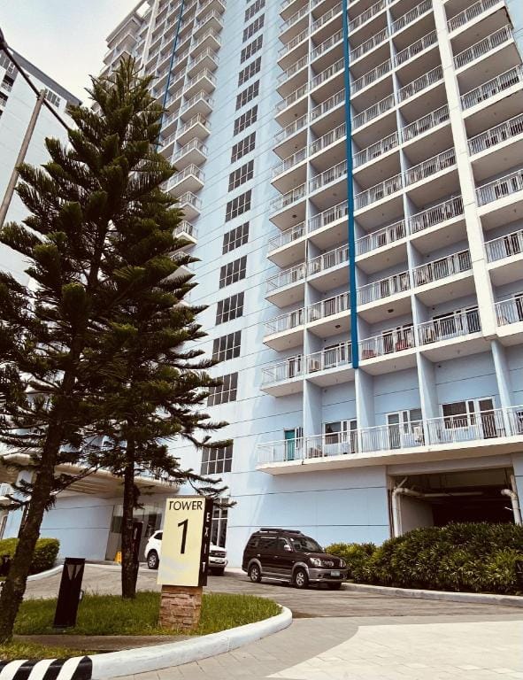 Wind Residence Designer Appt overlooking Taal Lake Apartment in Tagaytay