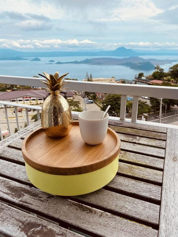 Wind Residence Designer Appt overlooking Taal Lake Apartment in Tagaytay