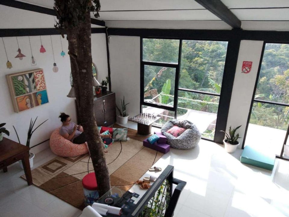 Bumi Cengkeh, Gallery Villa ontop of a green hill Villa in Lembang