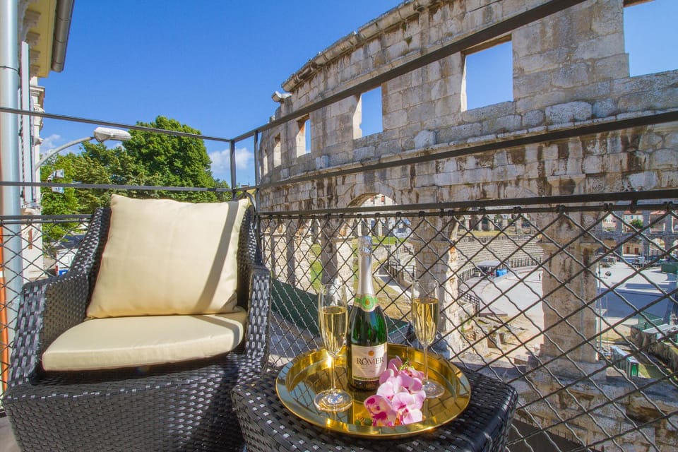 Arena & Seaview Luxurious Residence Apartment in Pula