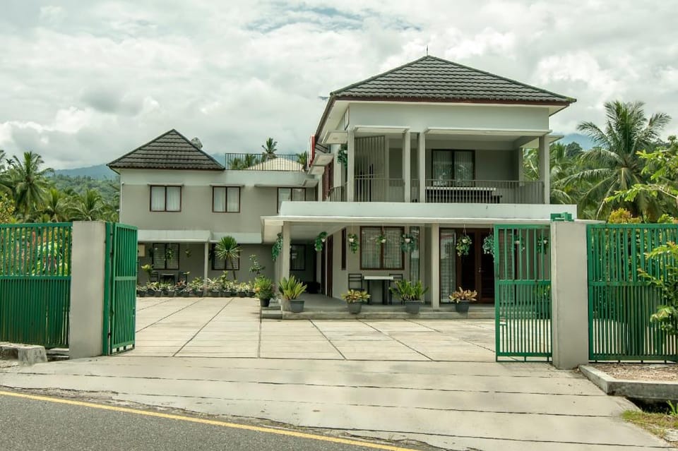 OYO 882 Puri Gevana Guest House Hotel in West Sumatra, Indonesia