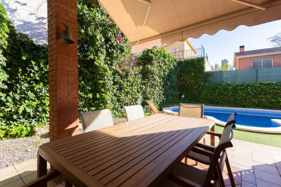Wonderful house with pool near the beach. Vacation rental in Castelldefels
