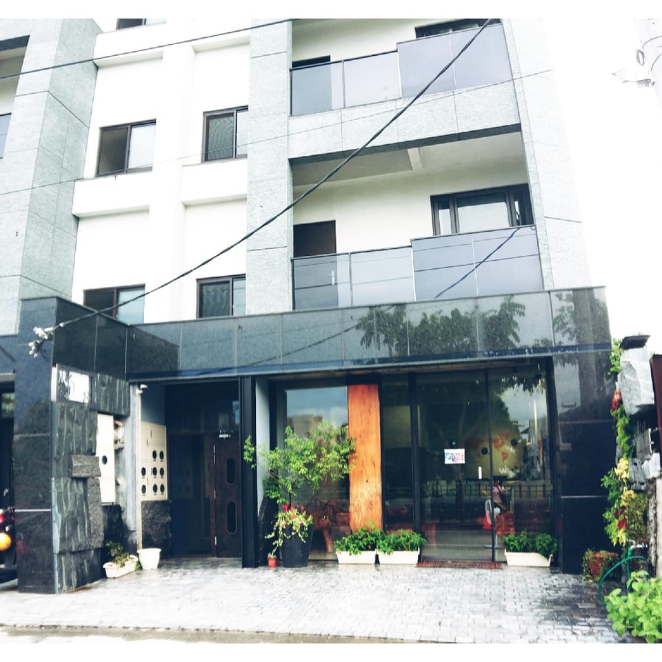 82 Traveler  elevator Inn F1  Left bank view room Villa in Taiwan, Province of China
