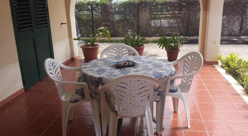 APARTMENT IN VILLA (NEAR THE SEA) Apartment in Sicily