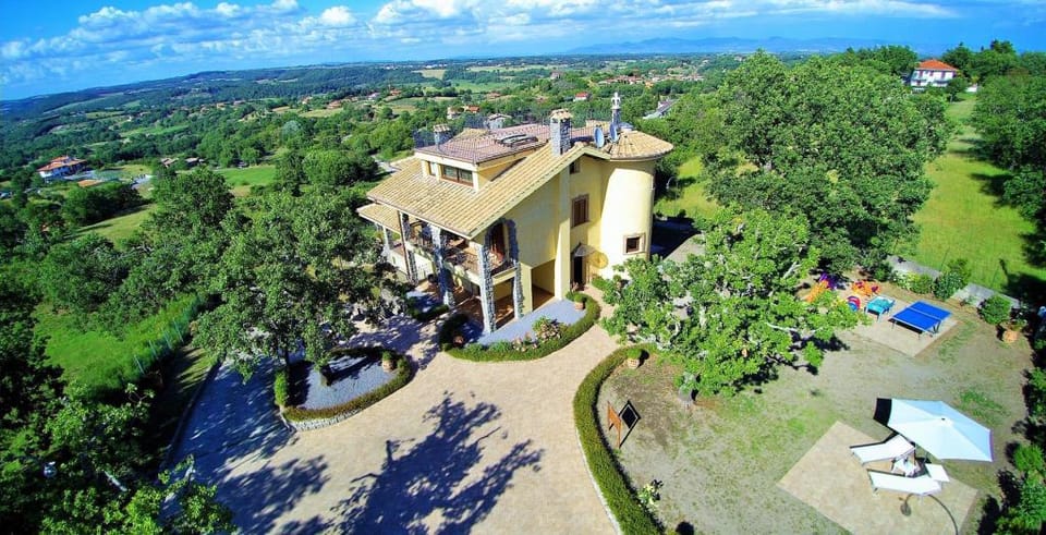 Villa in cima ad una collina con visuale incantevole sul lago di Bolsena Villa in Montefiascone