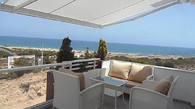 Panoramic sea view, private terrace, lovely garden Apartment in Alacantí