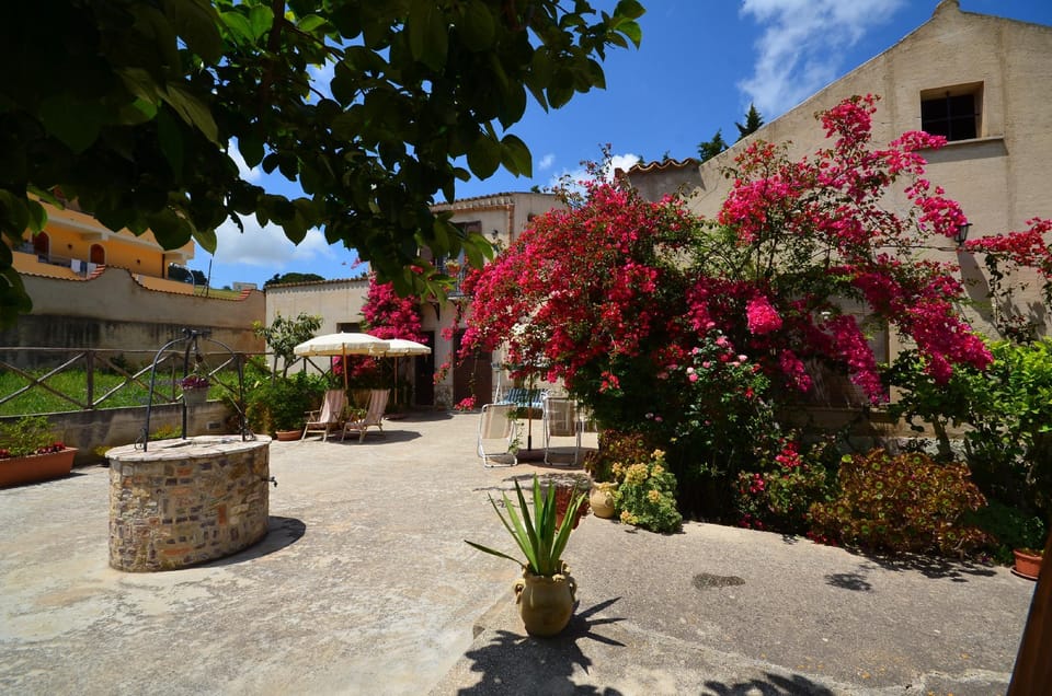 BED AND BREAKFAST BAGLIO FERLITO Apartment in Sicily