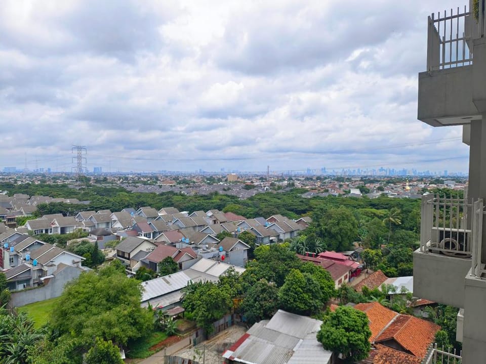Warm Quiet Stay in Bintaro Icon Apartment in Jakarta