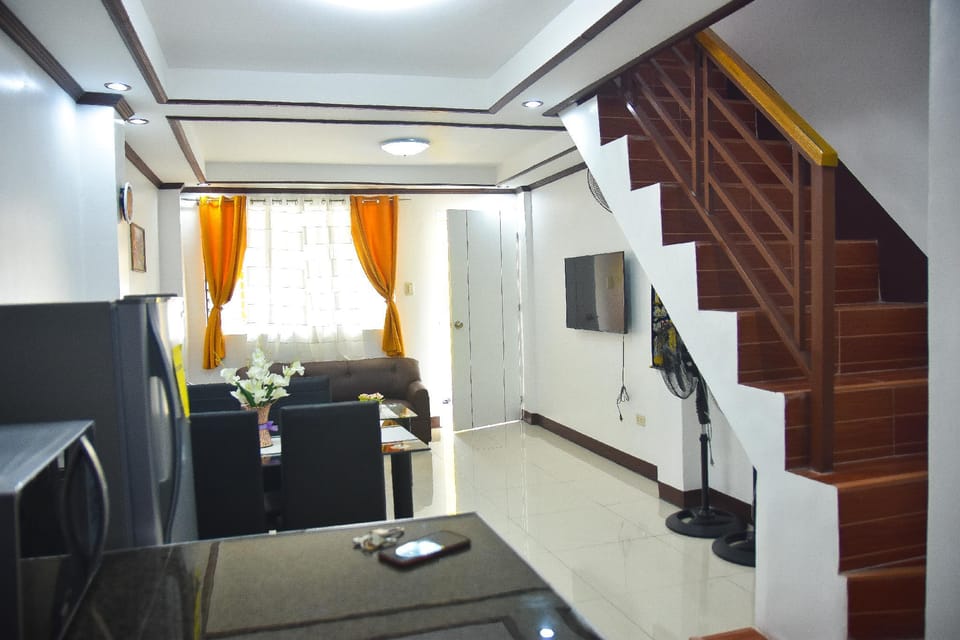 Furnished House in Calapan Subdivision near ROBINSONS Mall L33 Vacation rental in Calabarzon