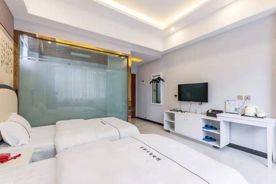 Deluxe standard room (24-hour shuttle) Apartment in Sichuan
