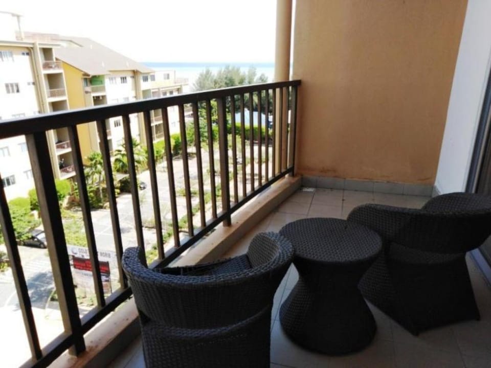 Four-bed Jacuzzi Studio by the Sea GoldCoast Morib Apartment in Selangor, Malaysia