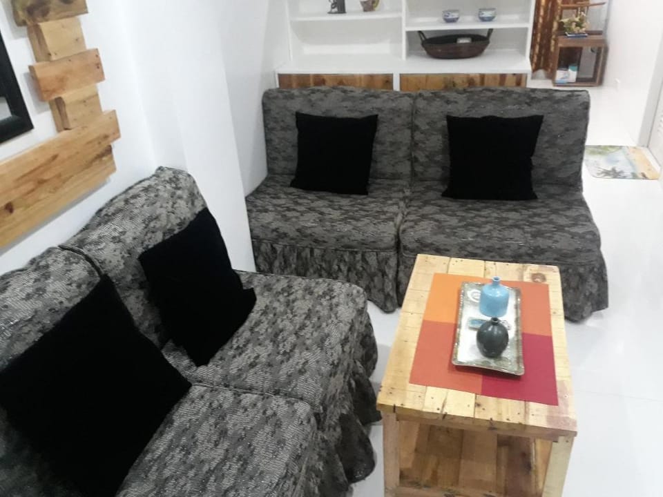 Studio  Condo Unit  FREE WIFI&Netflix Pay Parking  Apartment in Antipolo