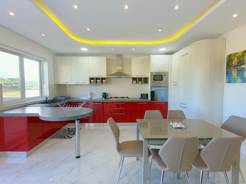 G1 Luxury Penthouse close to Golden Bay Apartment in Malta