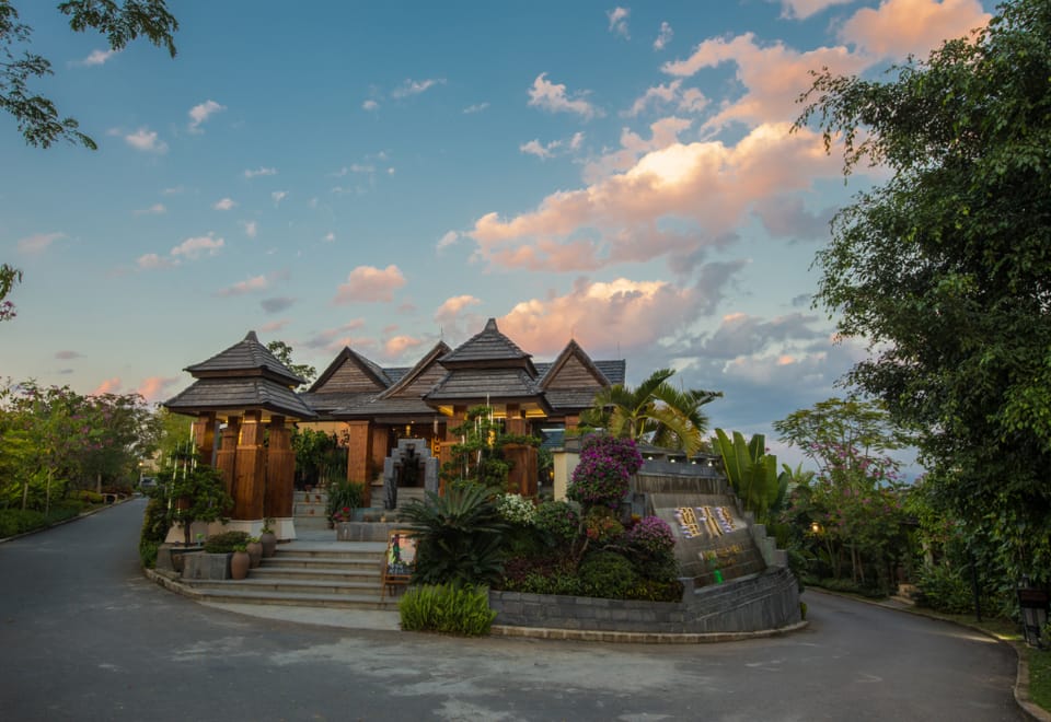 warm tree valley Hotel in Laos