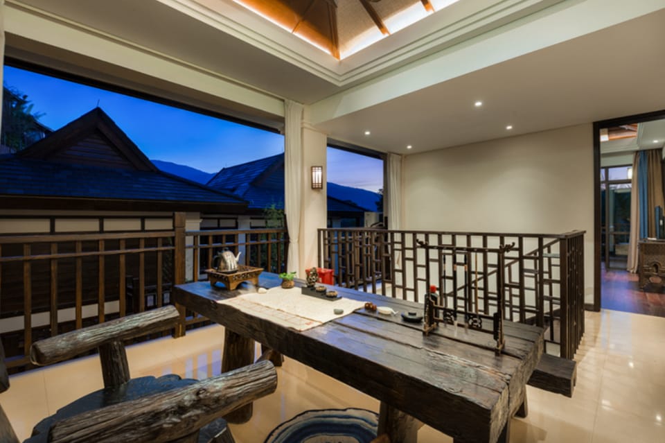 warm tree valley Hotel in Laos