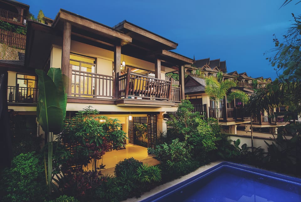 warm tree valley Hotel in Laos