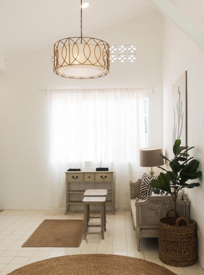Villa Memory - Modern white open kitchen Villa in Cisarua