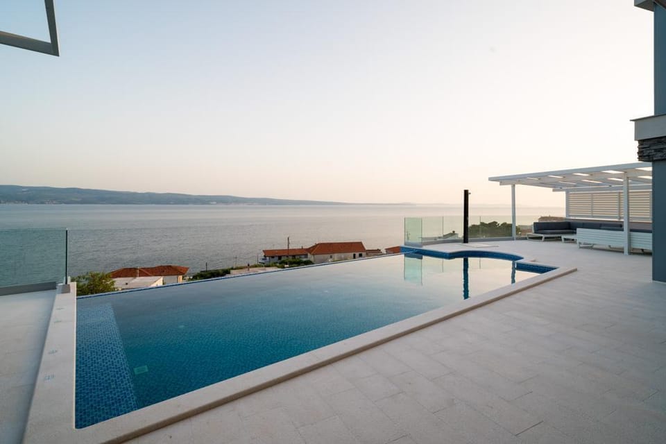 Infinity-Pool Vila mit Jacuzzi, Vila Krilo  Villa in Split-Dalmatia County