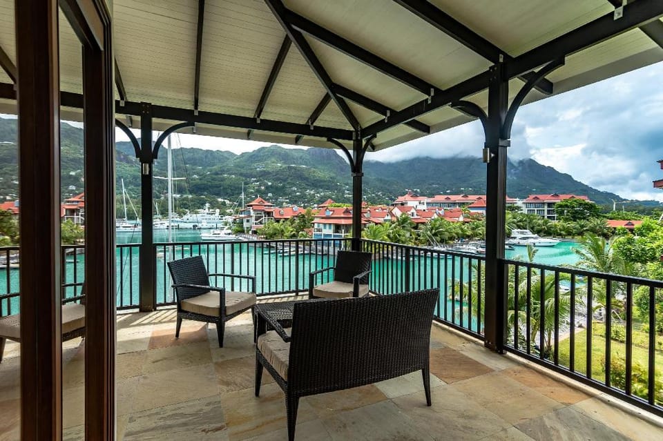 Large 3 bed/bath penthouse condo with veranda Apartment in Africa