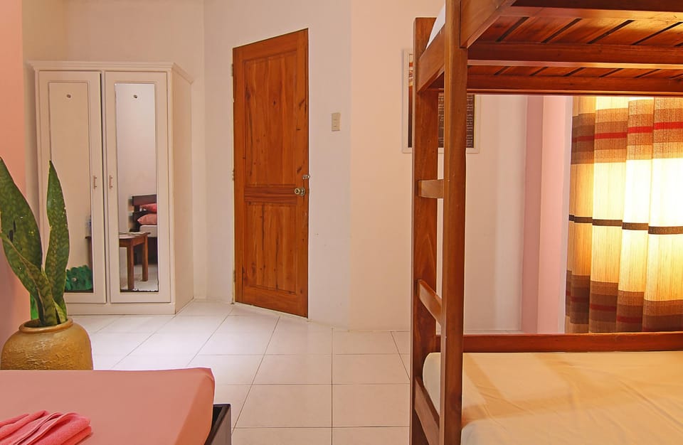 Cafe Darcey & Residences BnB (Wombat Suite) Apartment in Tagbilaran City