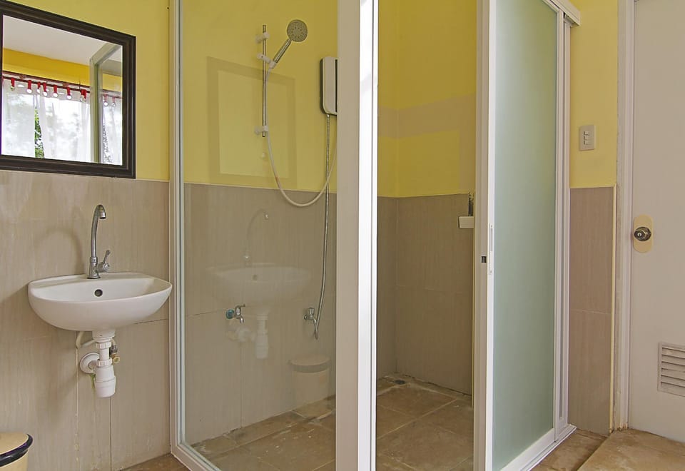 Cafe Darcey & Residences BnB (Wombat Suite) Apartment in Tagbilaran City