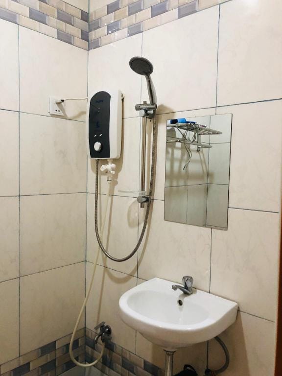 NRR room 3-clean with private bath, A/C, frontview Apartment in Caraga