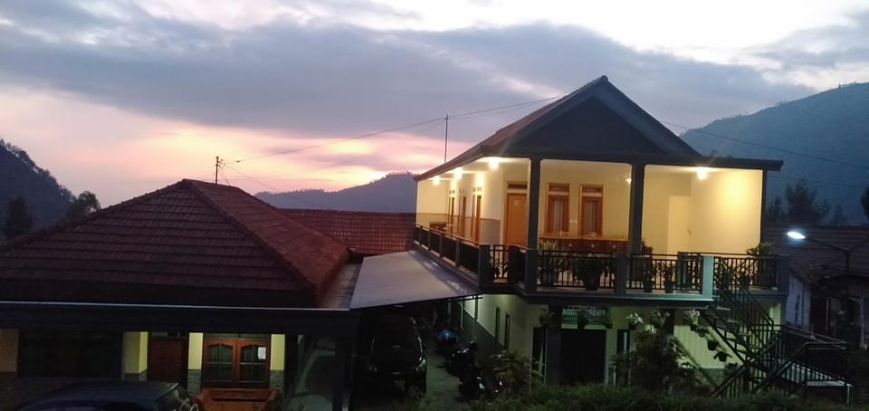 Homestay Anggun Bromo Kamaran Villa in East Java