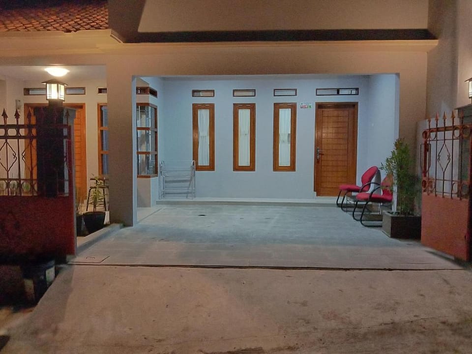 Lubna Homestay - Guesthouse Villa in West Java