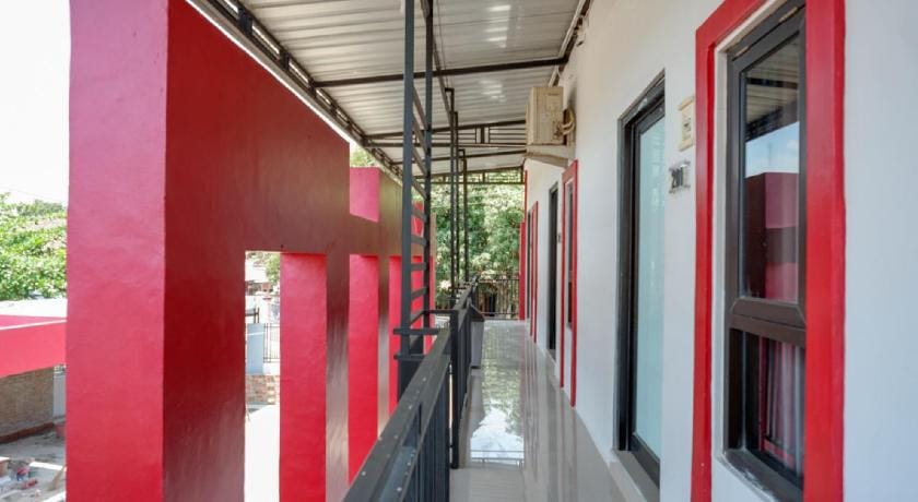 RedDoorz Syariah near Alun Alun Tegal Bed and Breakfast in Indonesia